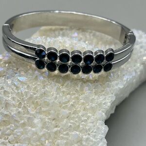 Vintage-Style Silver Toned Hinged Bangle Bracelet-Elegant Everyday Luxury